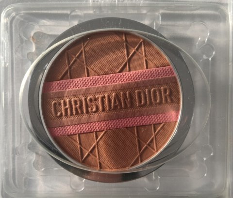 Dior Forever Natural Bronze Glow 052 puder rozświetlająco-brązujący 8g Dior Forever Natural Bronze Glow 052 puder rozświetlająco-brązujący 8g