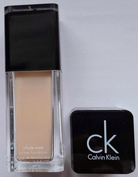 Calvin Klein Infinite Matte Oil-Free Foundation 210 podkład 29,6ml