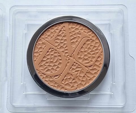 Dior Diorskin Mineral Nude Bronze Wild Earth 02 puder brązujący 8g Dior Diorskin Mineral Nude Bronze Wild Earth 02 puder brązujący 8g